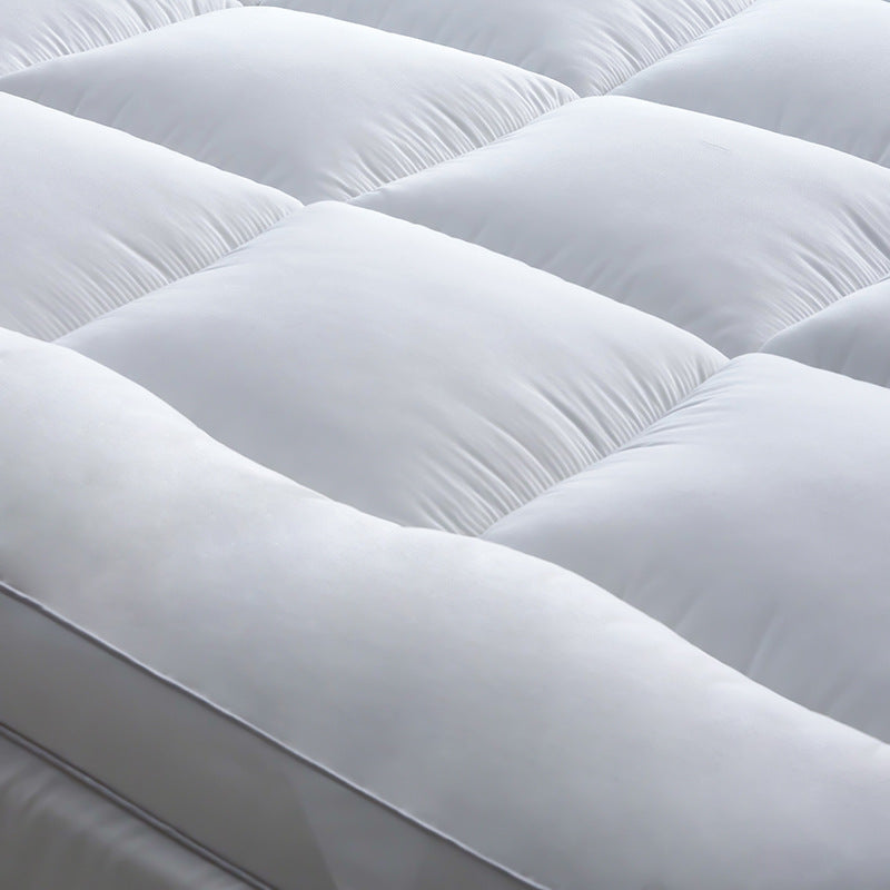 Close-up of WolkenTopper in White